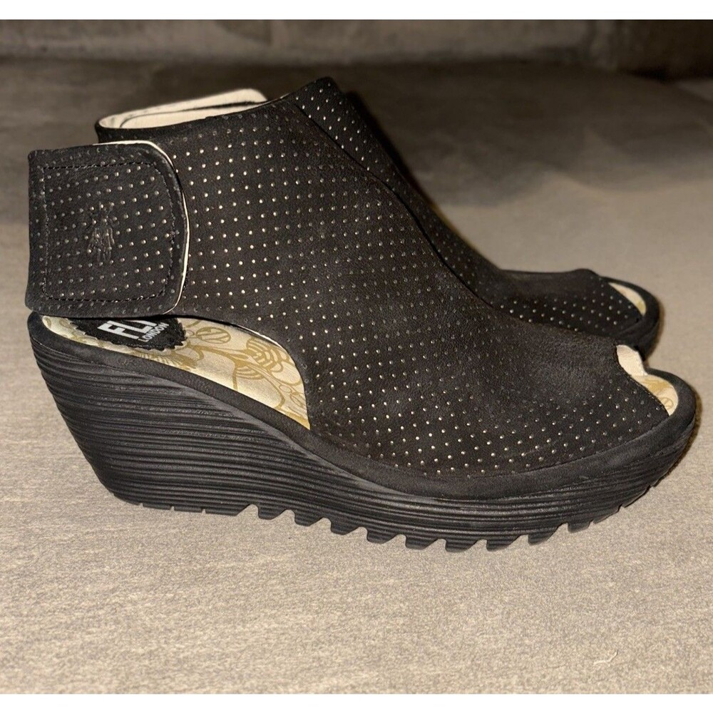 FLY LONDON Wedge Size 37 Leather Black Perforated Nubuck Slingback Peep Toe